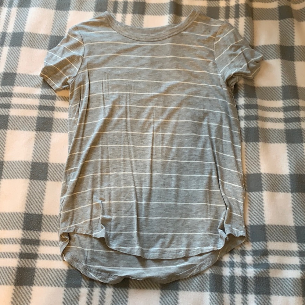 grey t-shirt